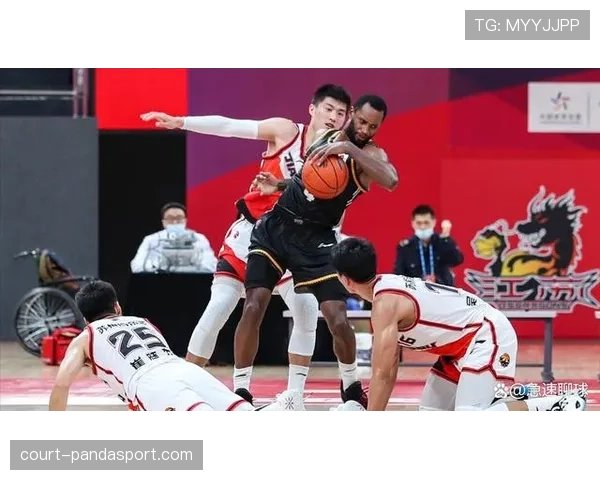 发生双方同时犯规时，该如何进行判罚和球权处理？